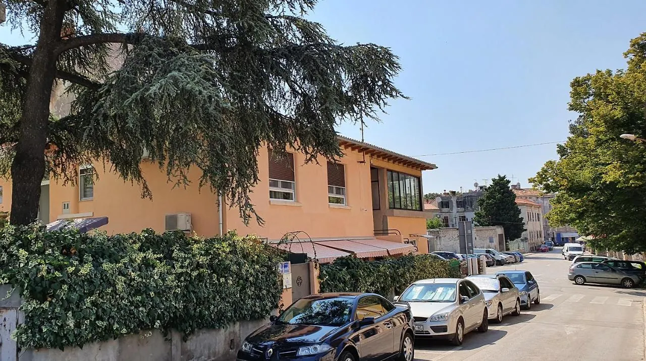 Colosseum Garden studio apartments Pola