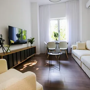 https://middlenest-central-apartment.albaniahotels.org