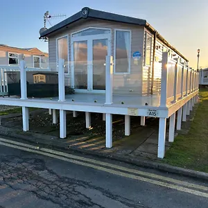 https://3-bedroomed-caravan-with-amazing-sea-views.yorkshirehotels.net