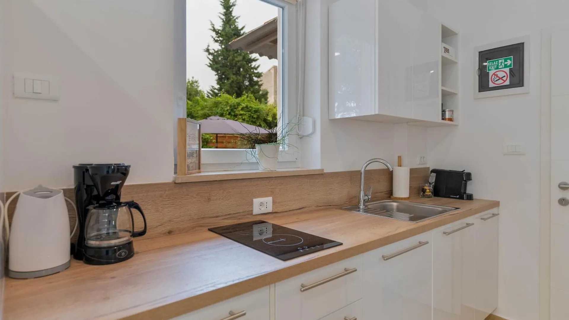 Colosseum Garden studio apartments Pula 0*,